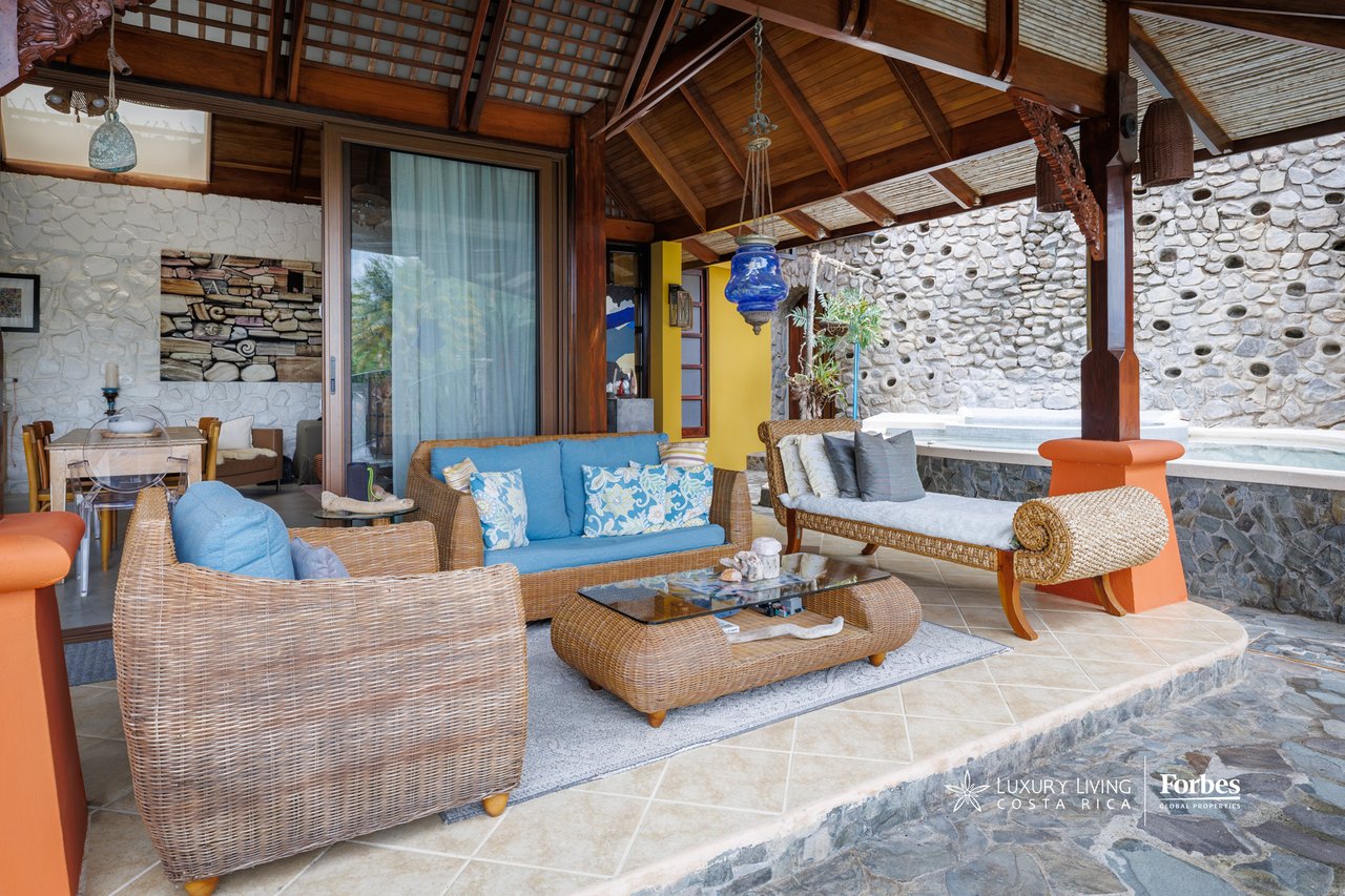 21476 - House: Balinese-Inspired Luxury Home for Sale in Atenas