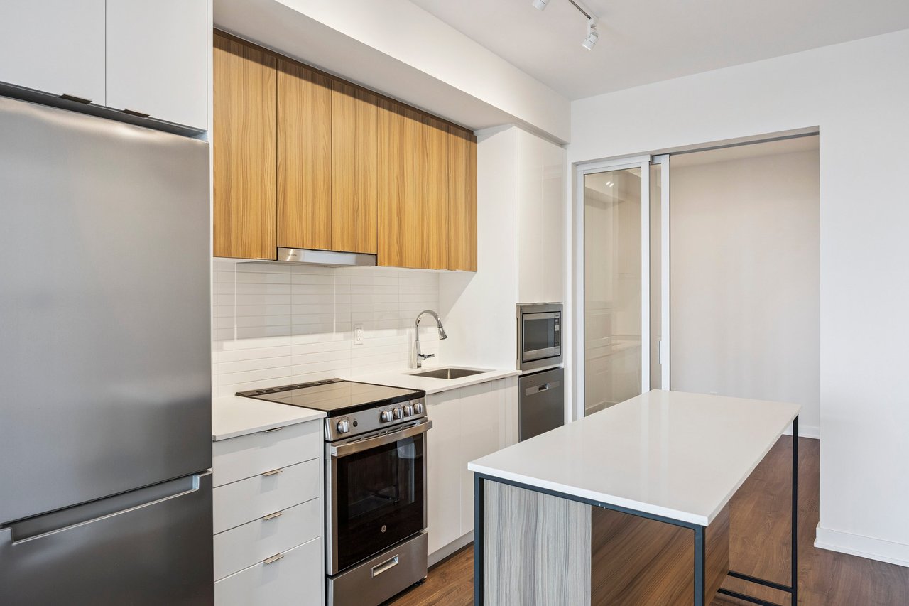 50 Upper Mall Way #2109