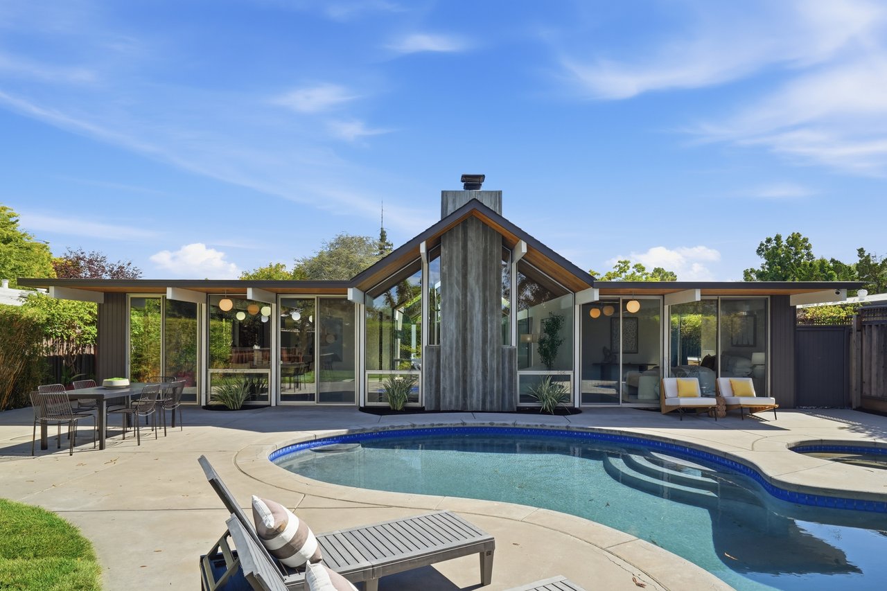 1109 Lorne WAY