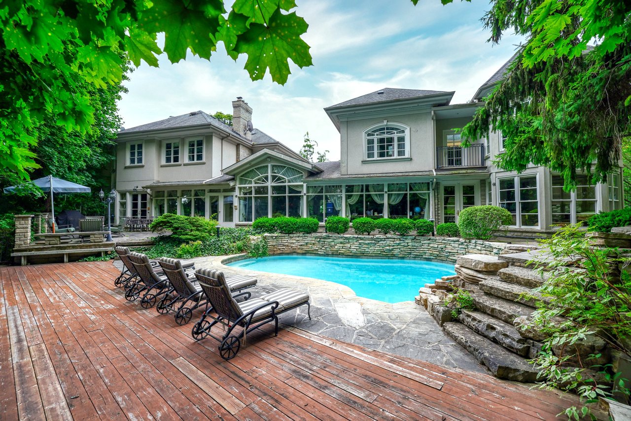 Prestigious Riverview Drive
