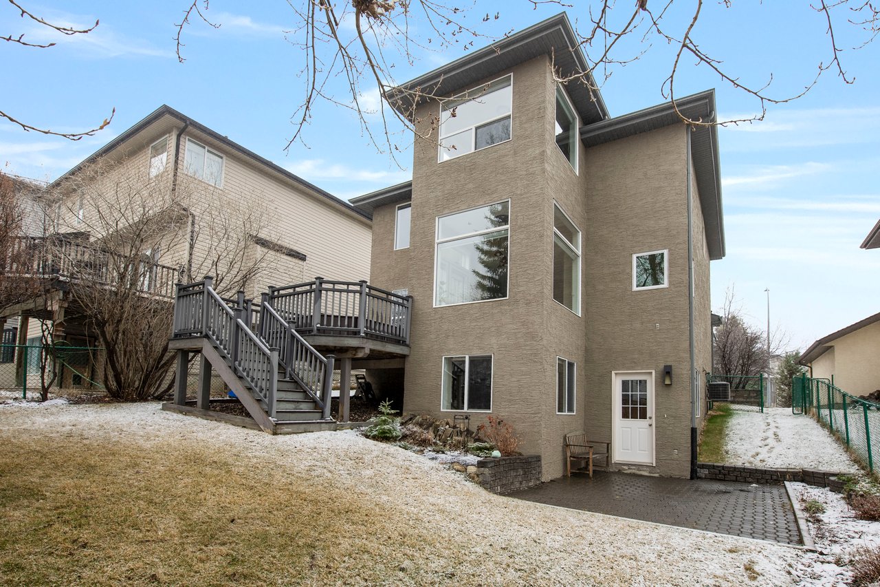 7 Valley Creek Bay NW