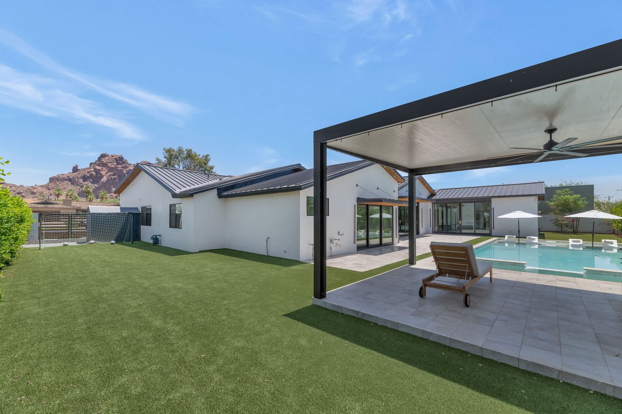 5812 N 44TH Place