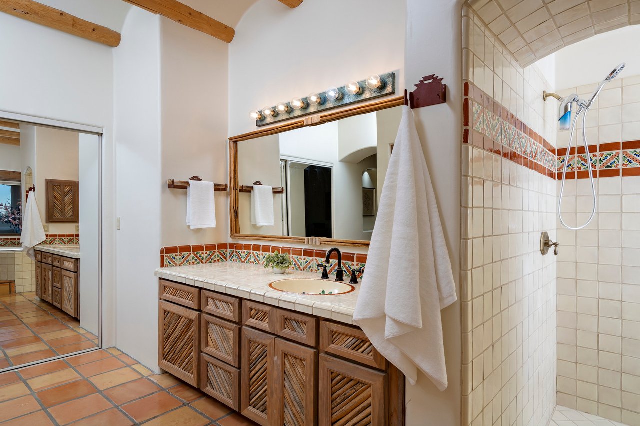 5115 N Corte De Catalonia