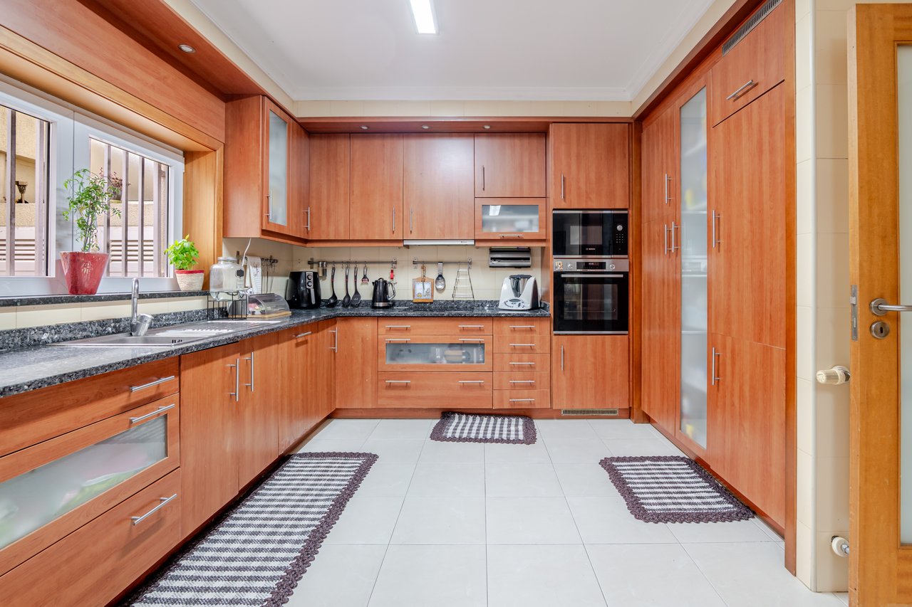 Luxury Four-bedroom Villa in Porto