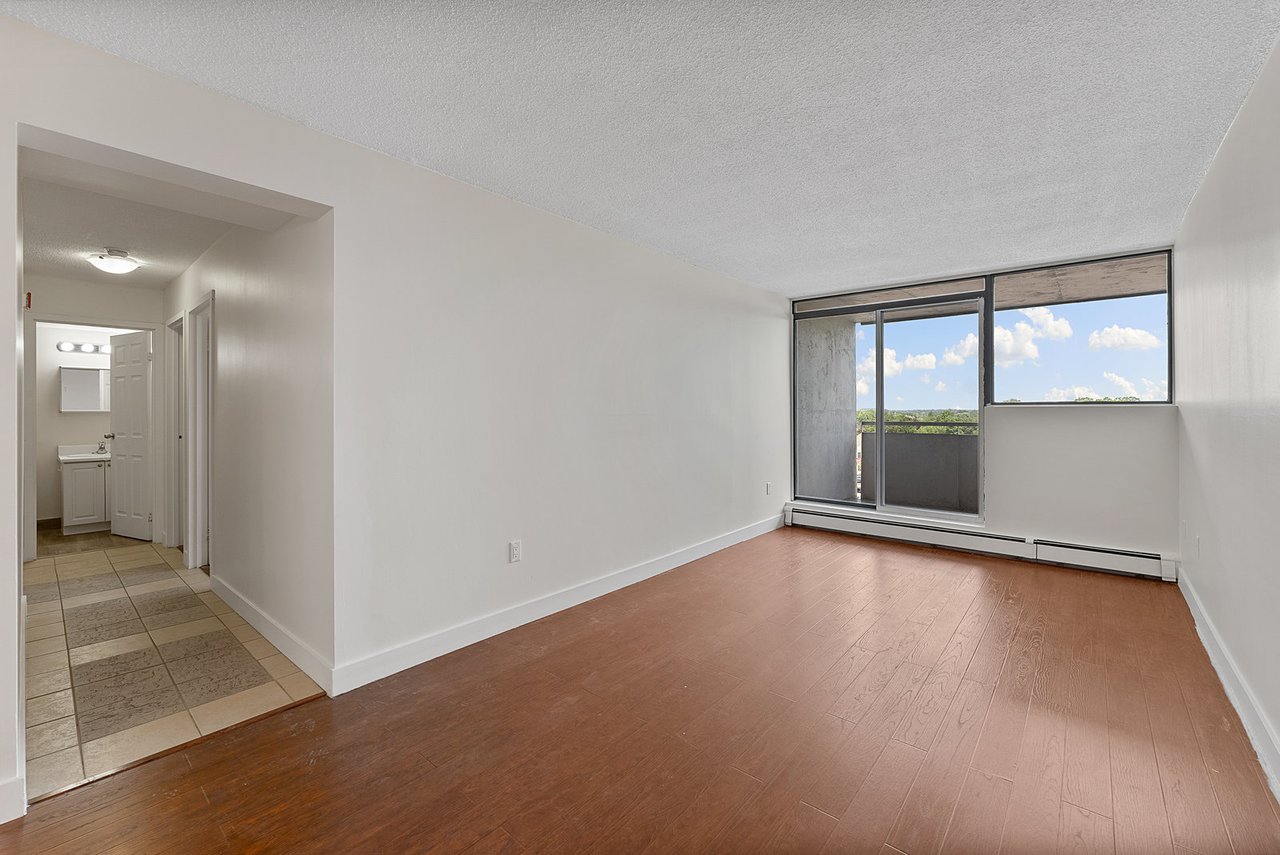 10330 Yonge Street W 707