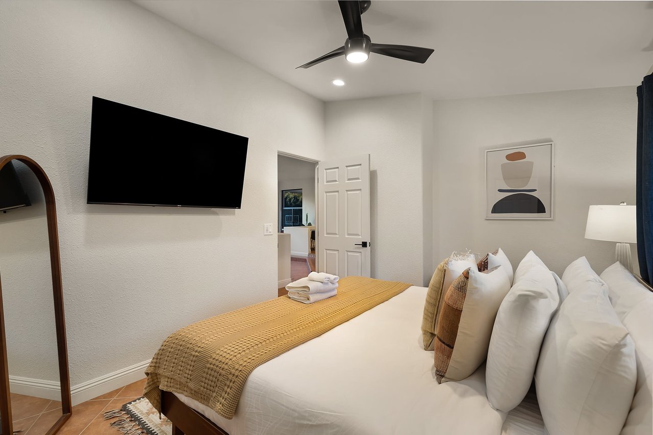 Splendor-Close to town, Huge Spa/Game Rm/Free Pets!