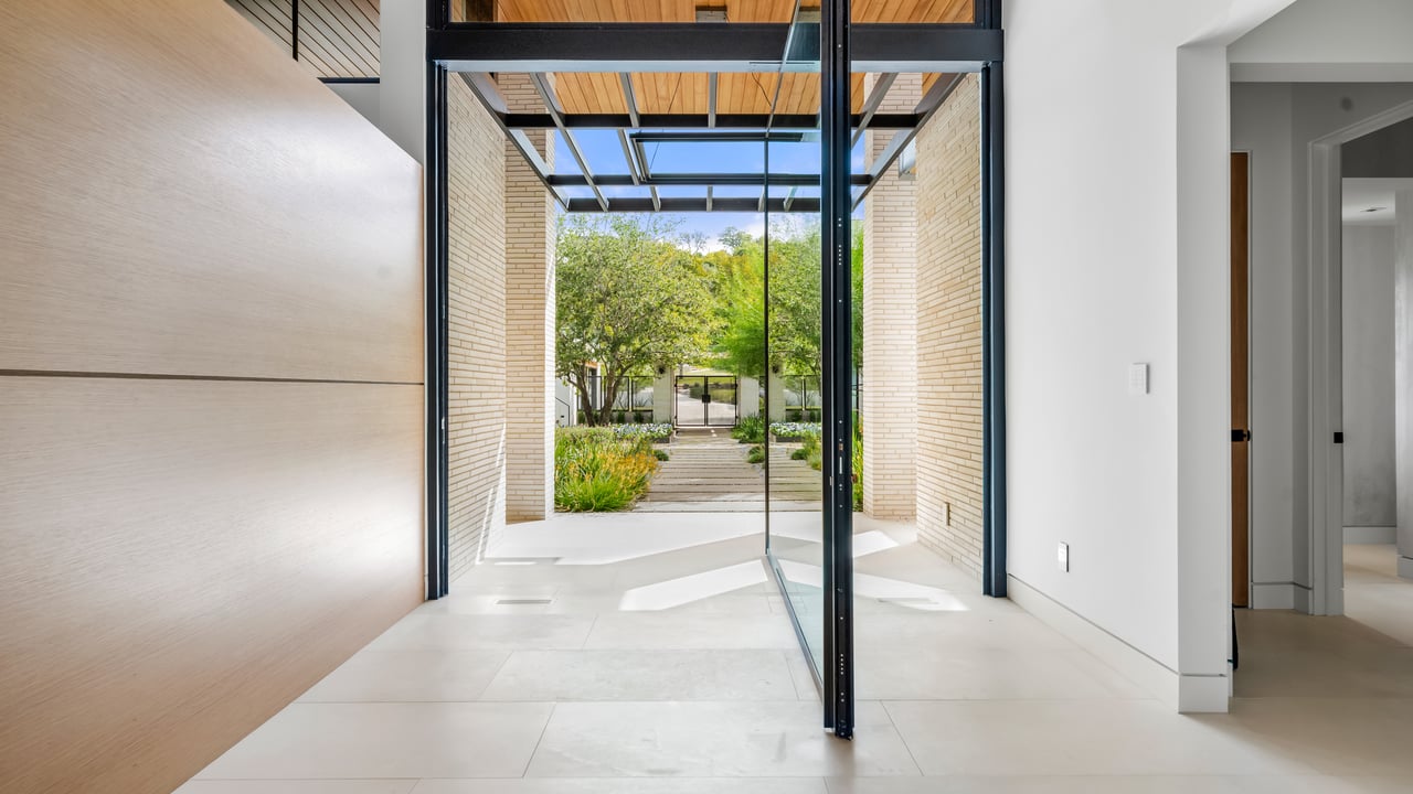 702 N Commons Ford Road