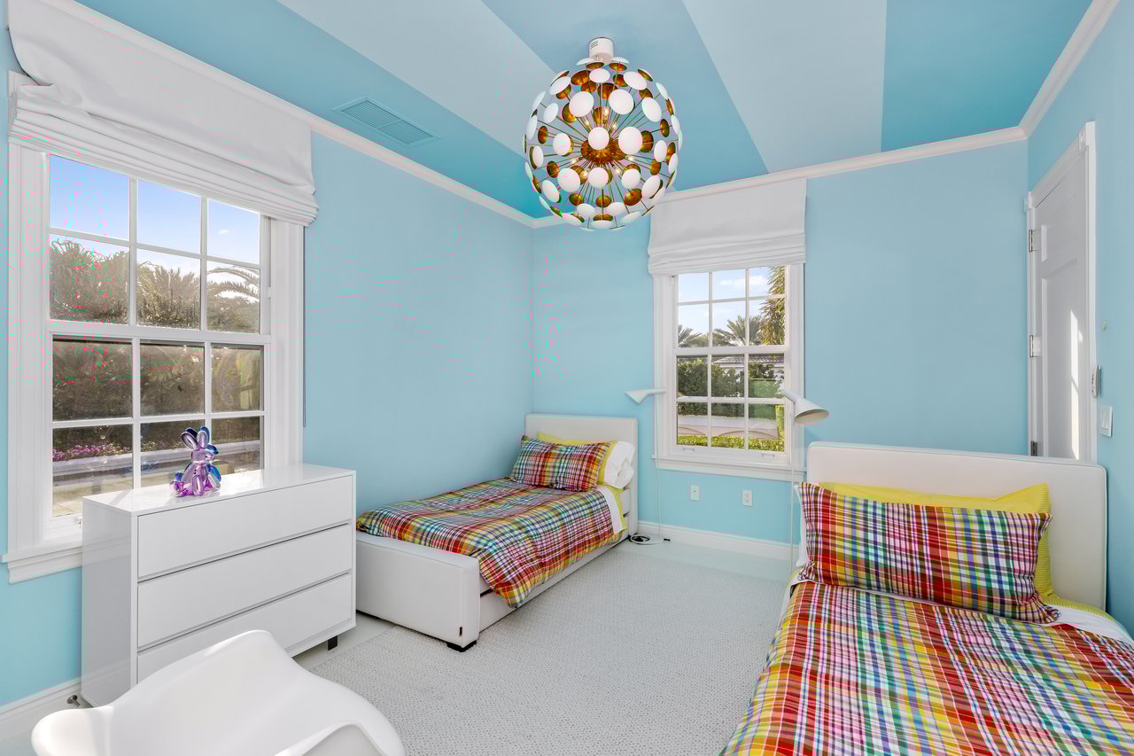 Georgian Waterfront Mansion on Everglades Island