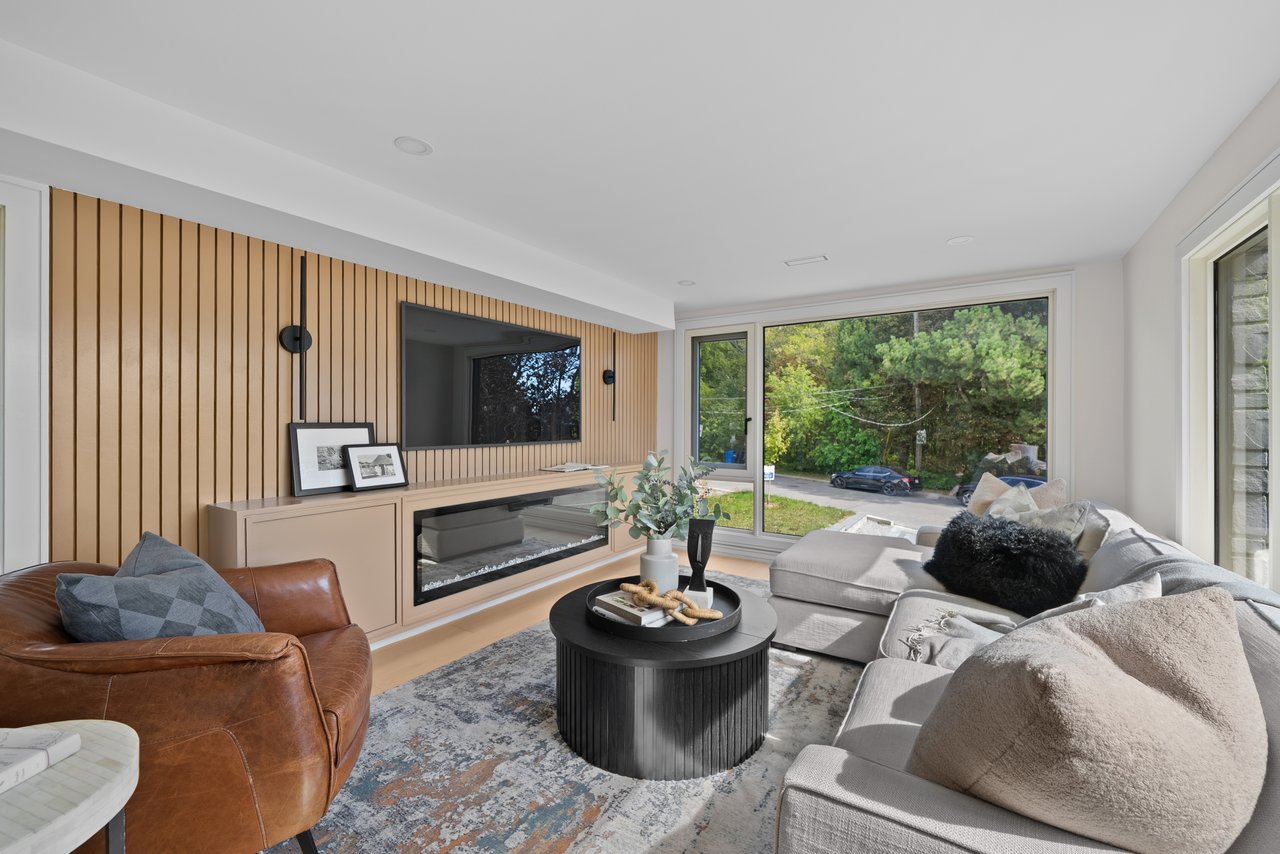 44 Sunnypoint Crescent