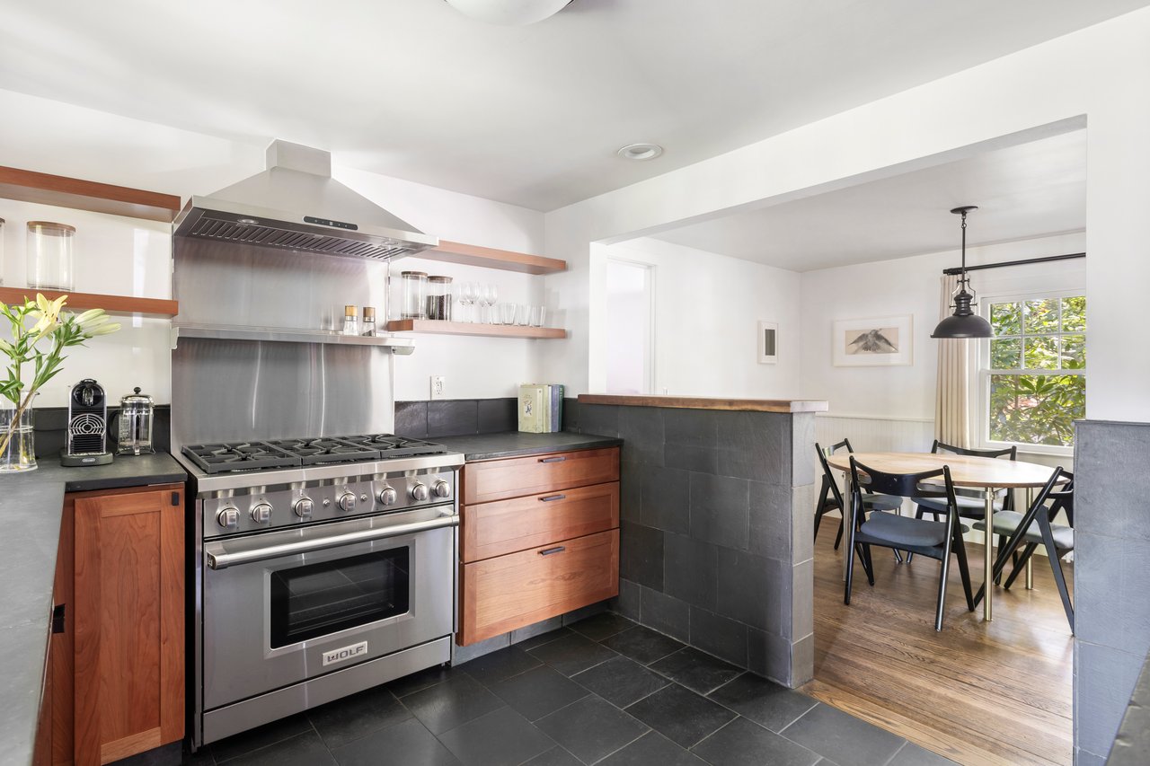 11 Cove Ave E, Sag Harbor