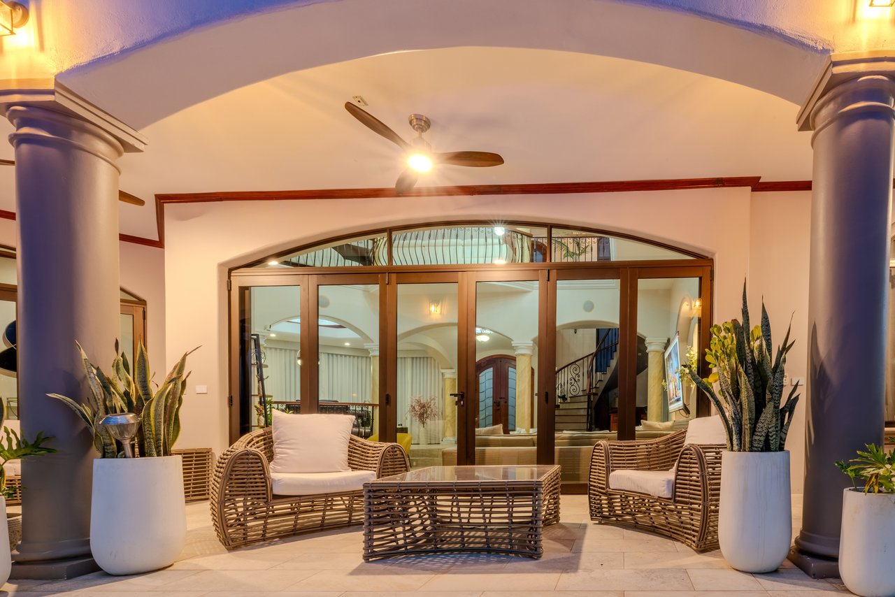 Luxury Home with Pool, Bar Area & Resort-Level Amenities | 5br, 4ba in Perez Zeledon 
