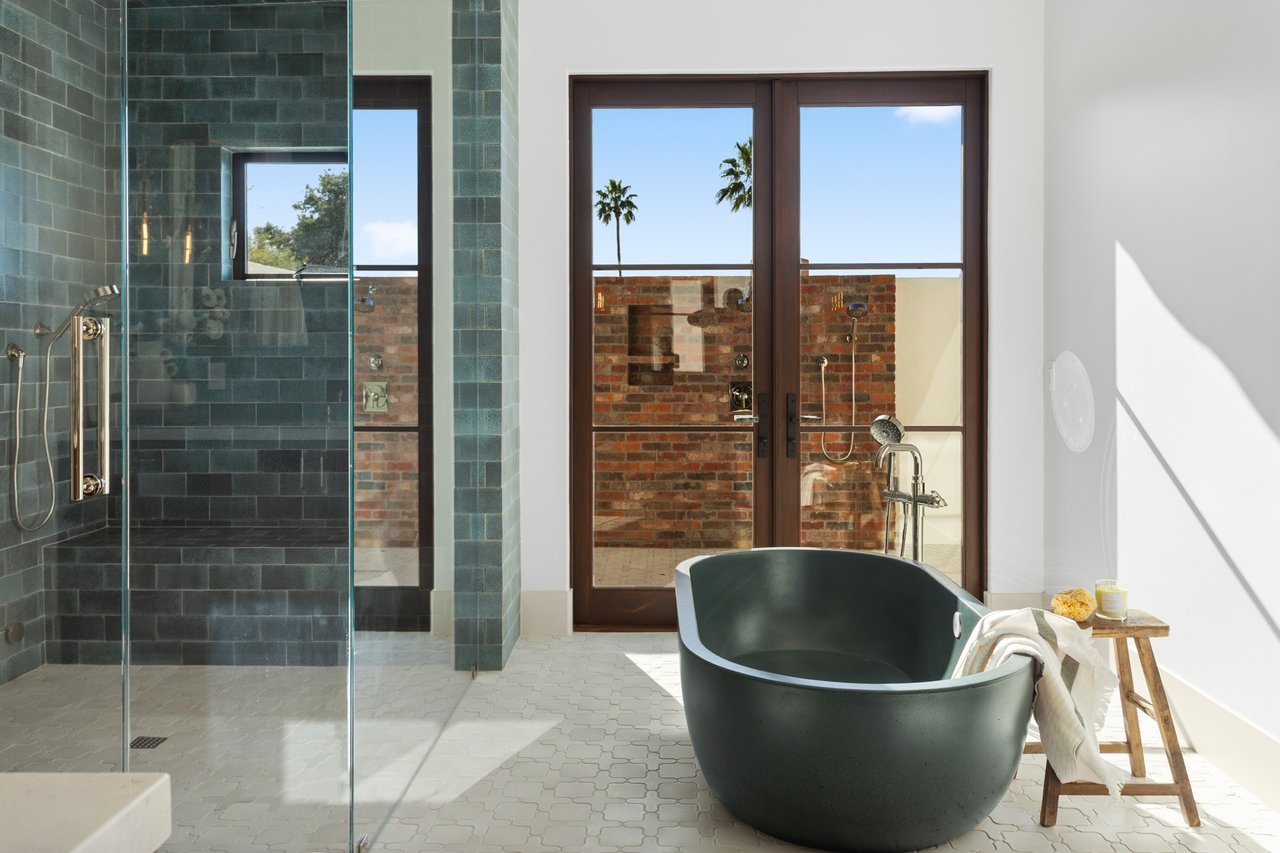 4605 E ROCKRIDGE Road