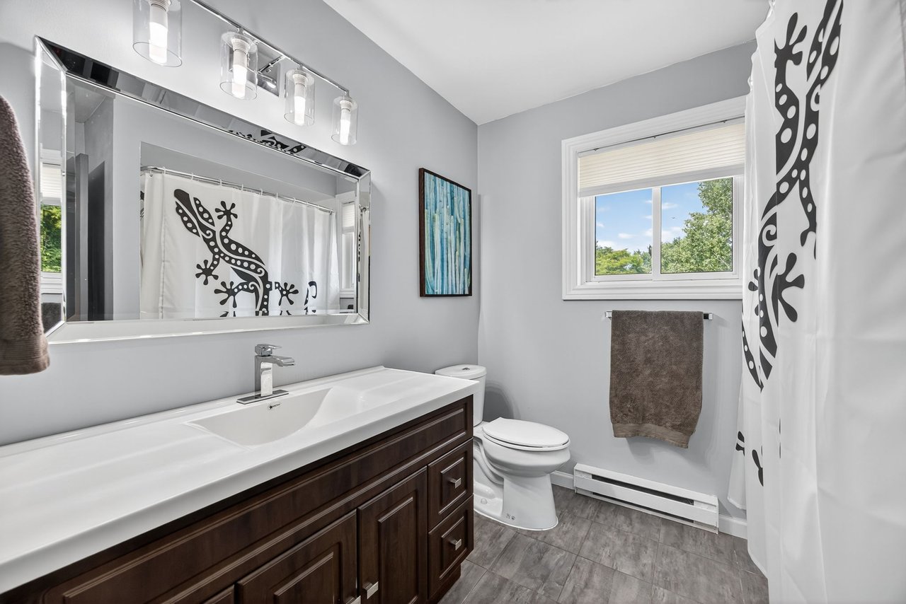 242 East Street, East Gwillimbury