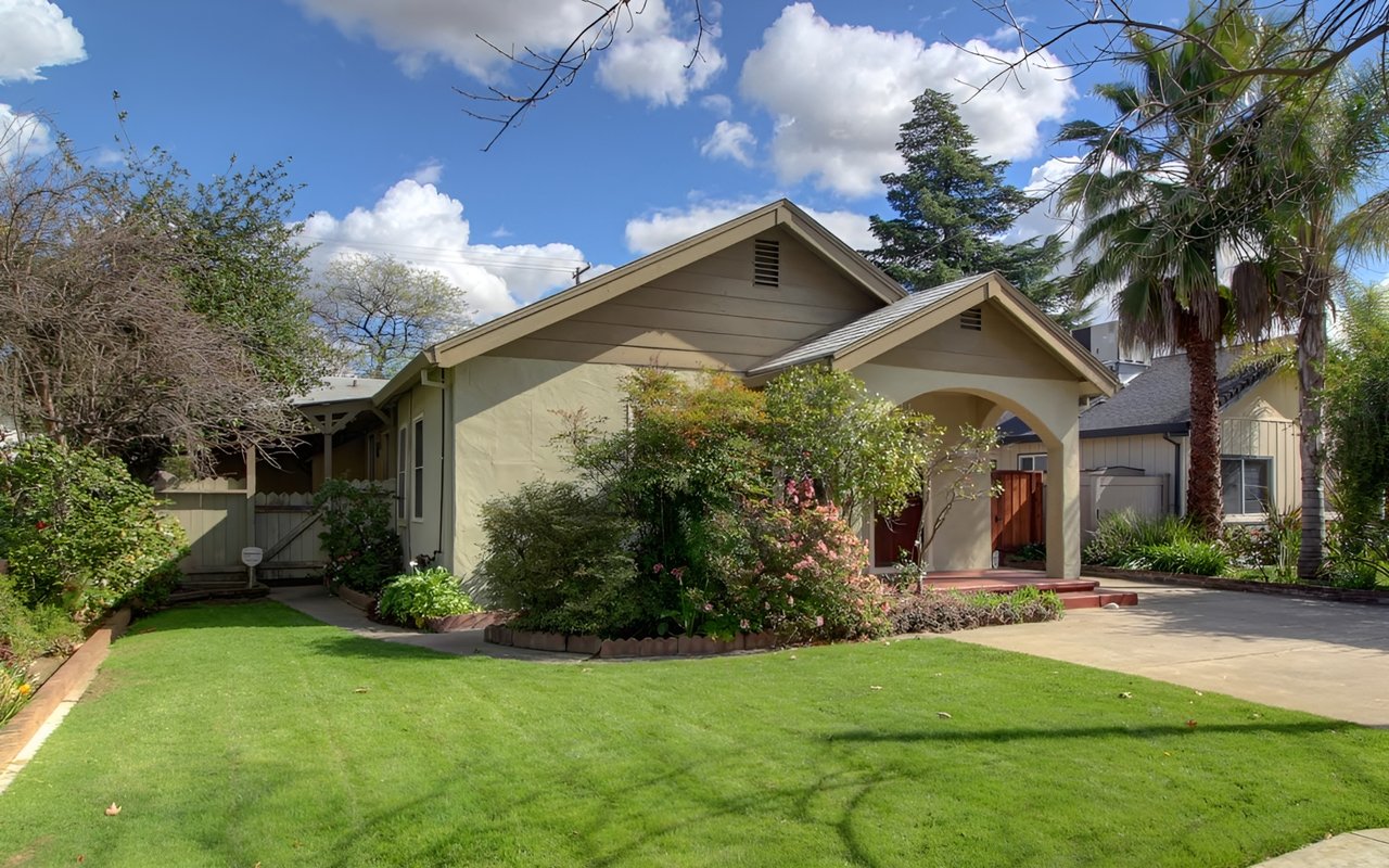 Just listed! Darling Elmhurst home