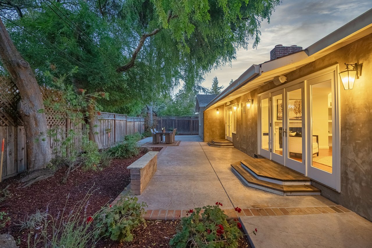 137 Fairmead LN