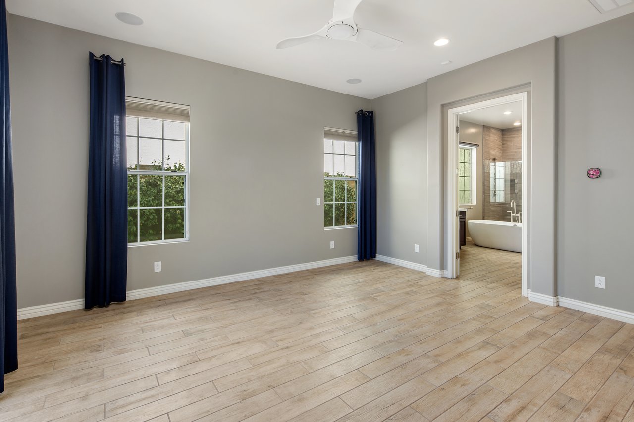 2932 E Madison Vistas