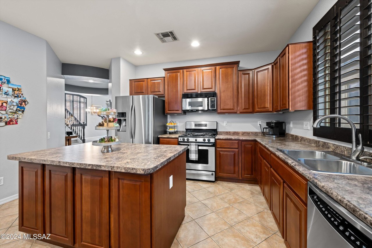 1009 W Leatherleaf Dr