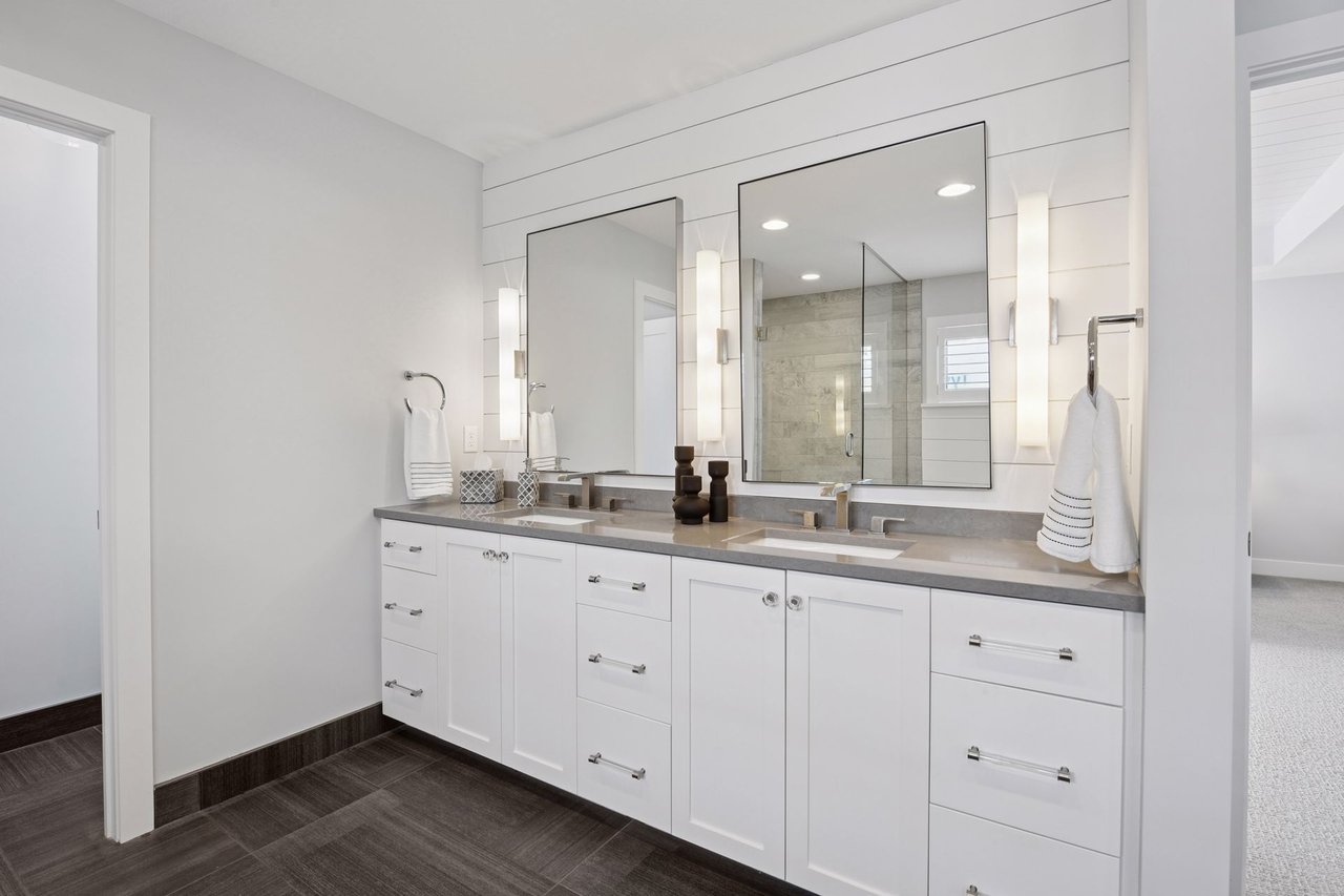 630 Gardner Street E, Wayzata