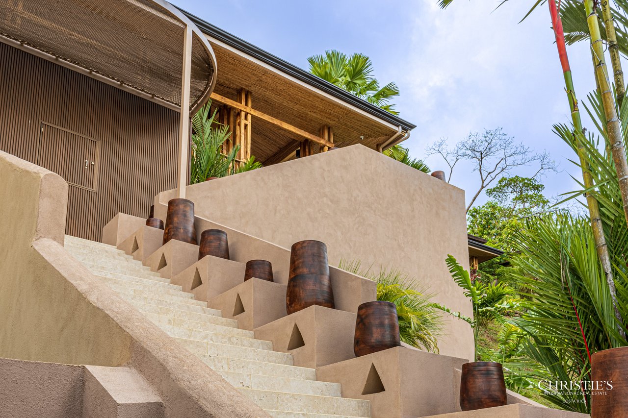 Luxury Hotel Boutique with Ocean Views | Walking distance to the beach | 13.2 Acres