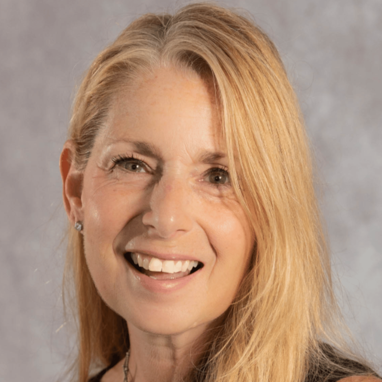 Romy Compagna Costa Mesa, CA Real Estate Agent Headshot