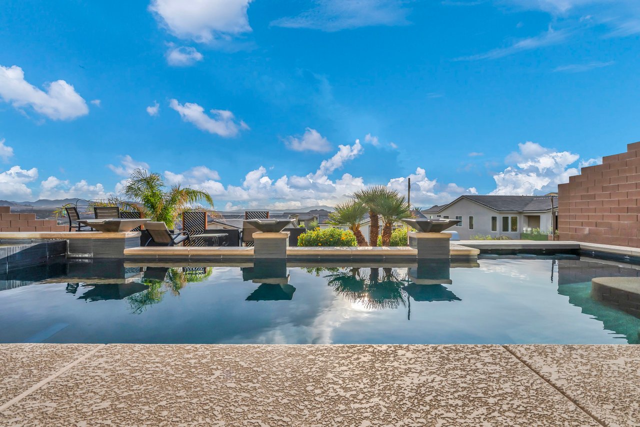  Lake Las Vegas Luxury on the Move: New Communities & a Stunning Listing in The Peaks