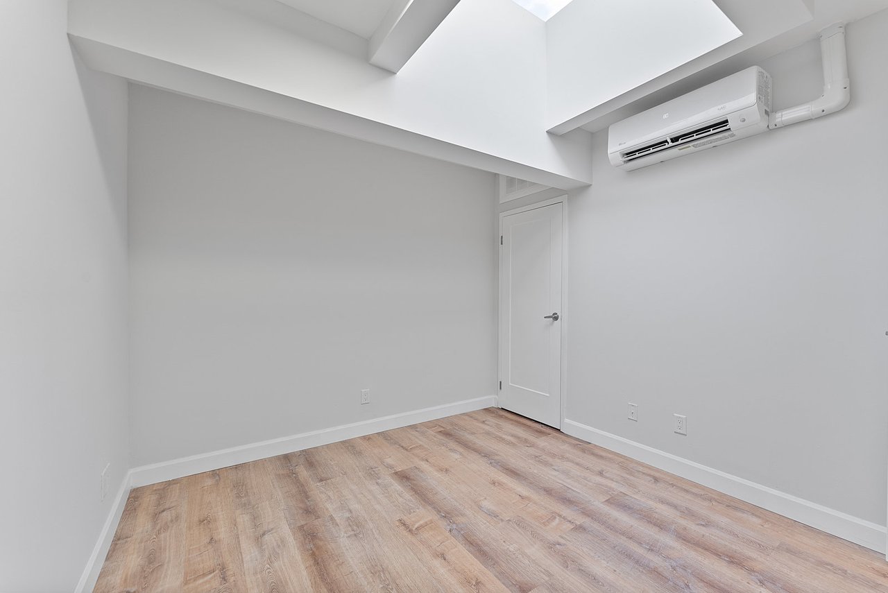 1328 Gerrard Street E 302