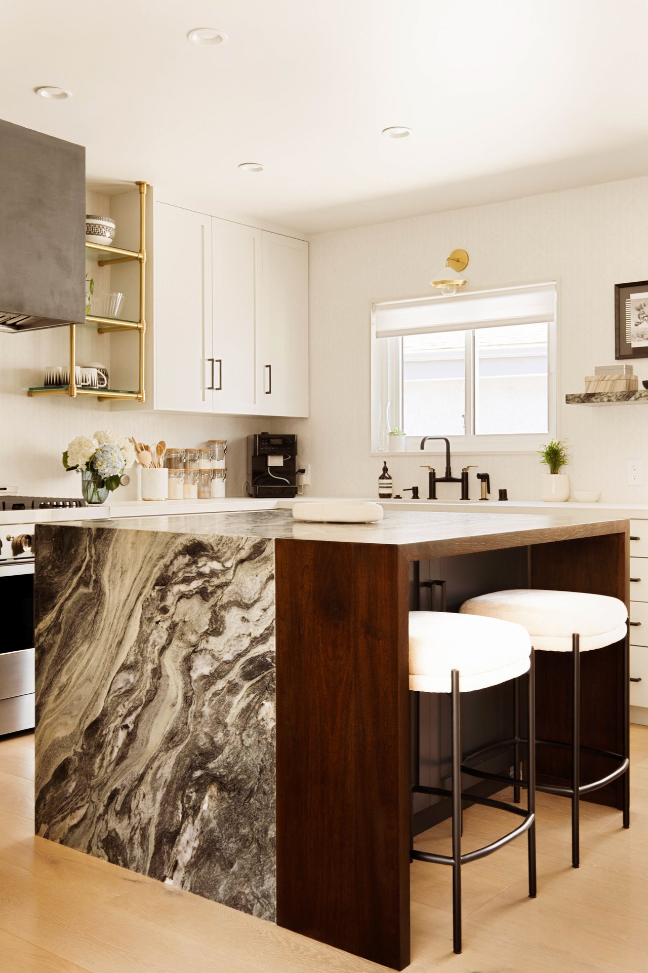  446 San Vicente Blvd #304, North of Montana