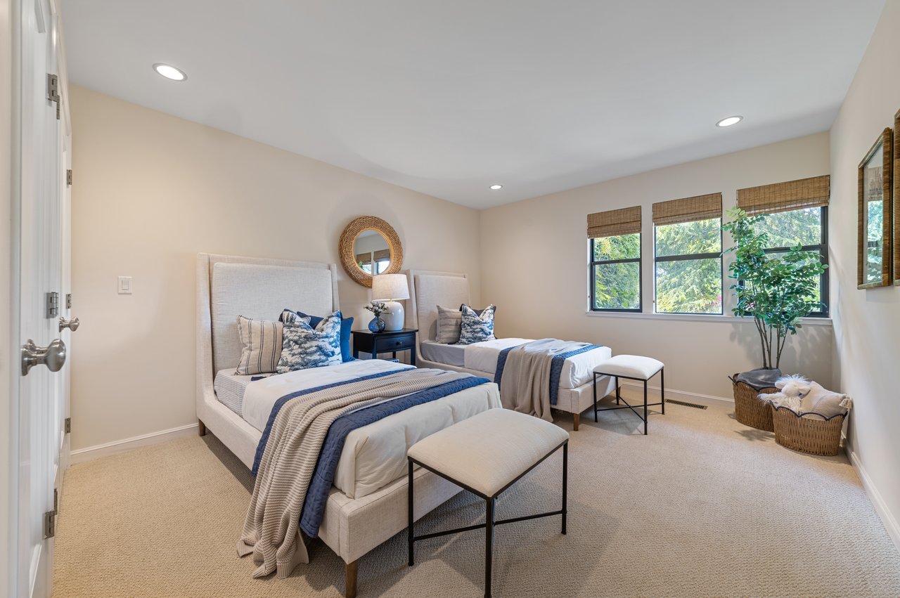 Inviting and Updated - Picturesque Grounds
