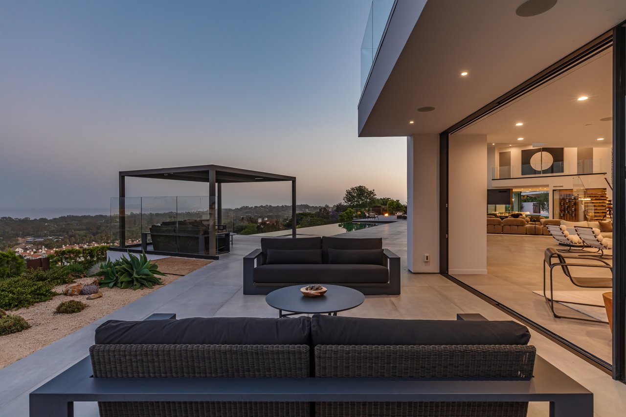 6156 Zumirez Dr