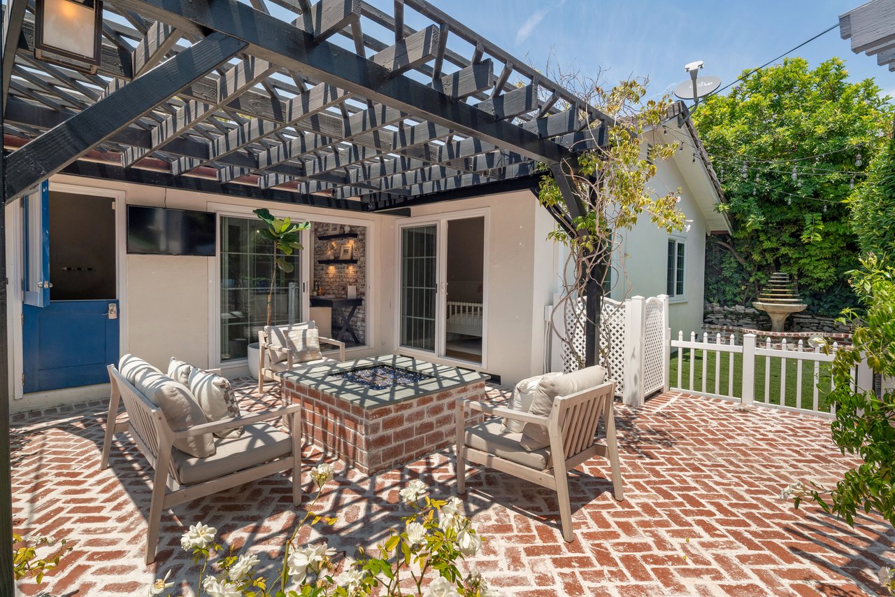 2116 Palos Verdes Drive W