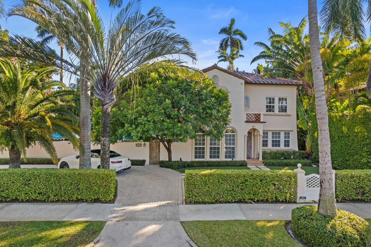 Double Lot Charmer In Town