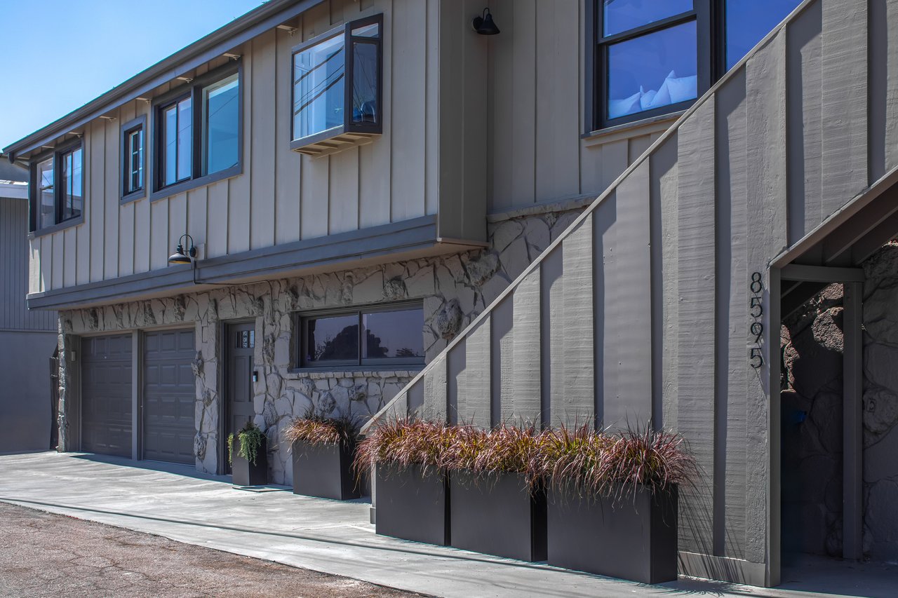 8595 Skyline Dr, Sunset Strip