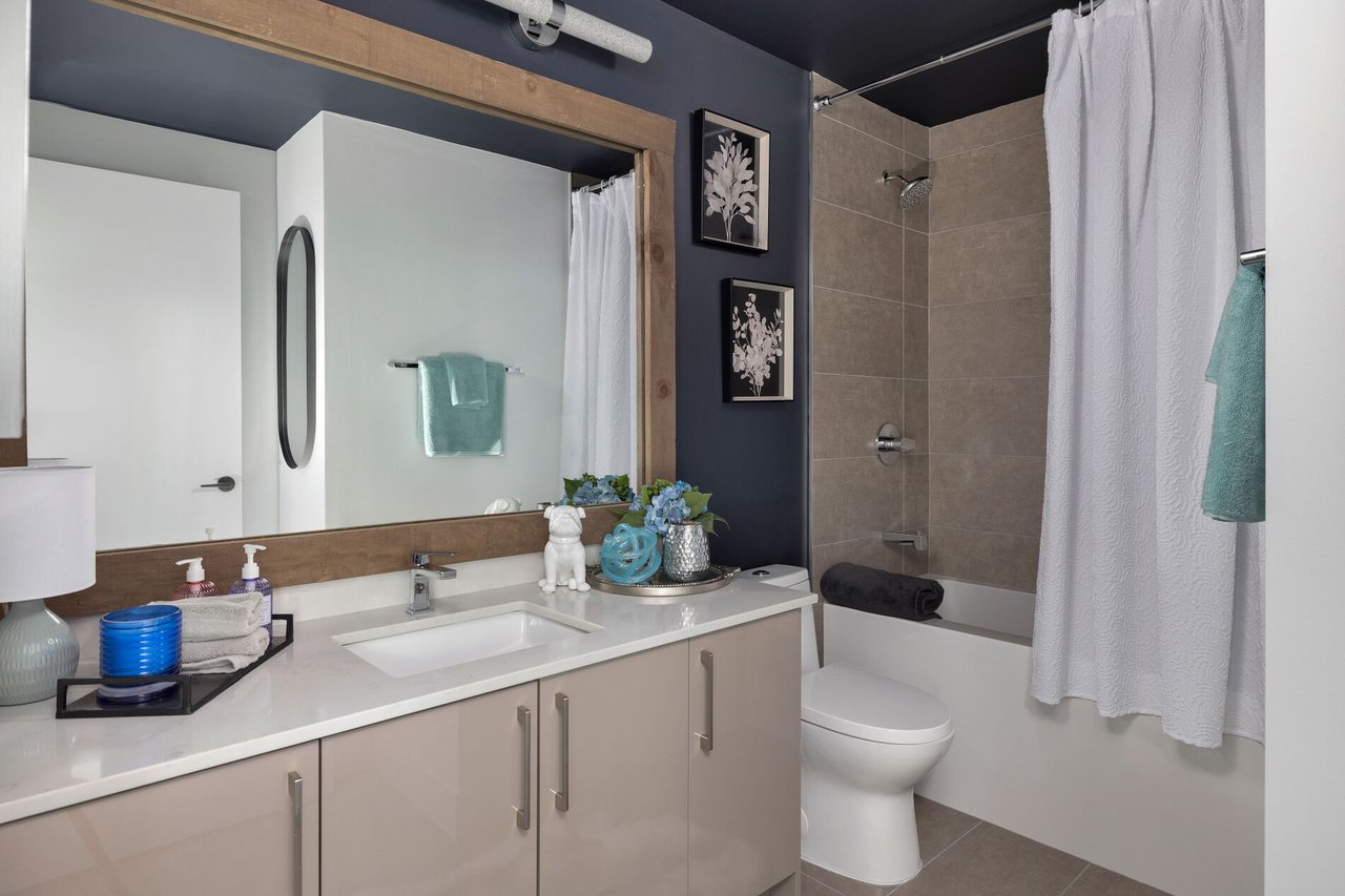 720-2450 Old Bronte Road Unit: 720