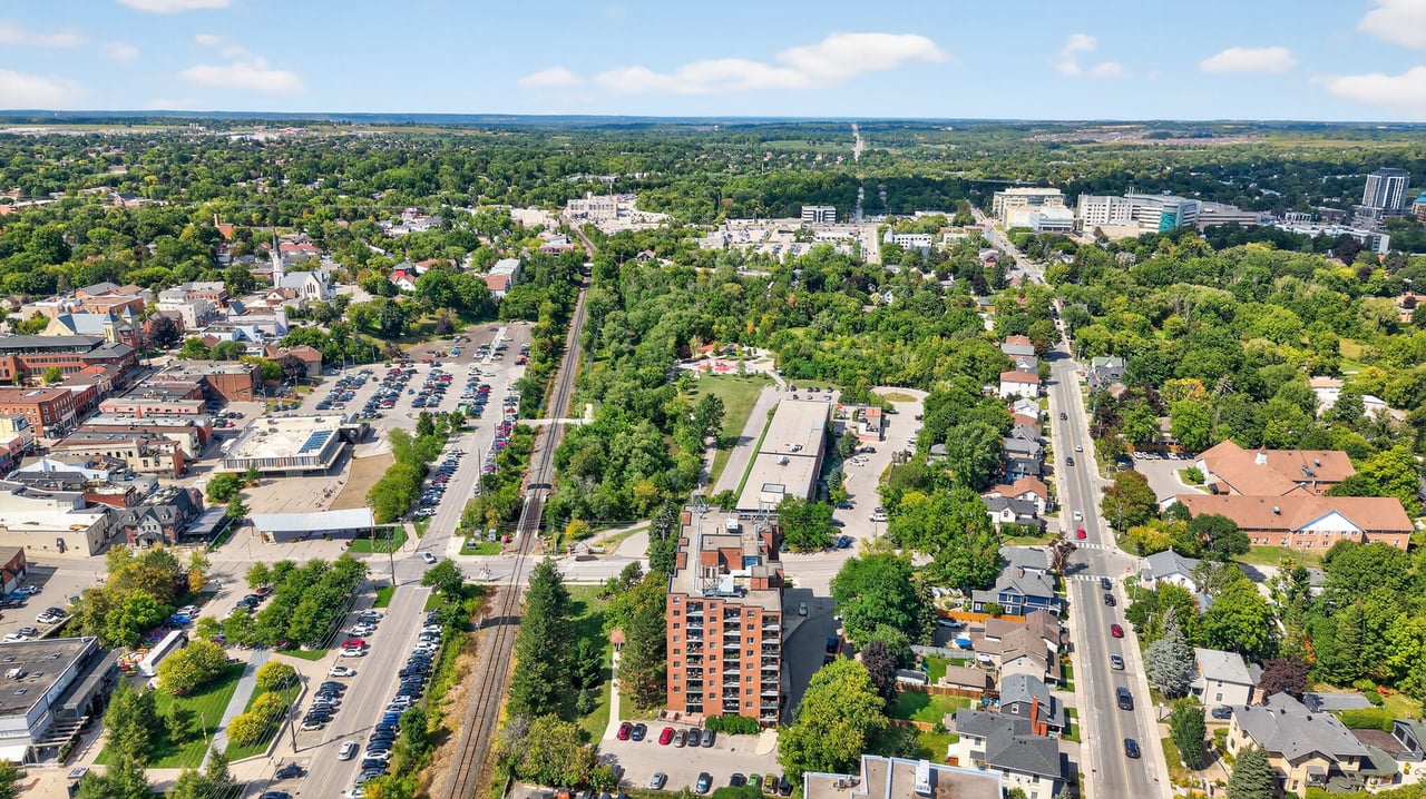 318 - 543 Timothy St, Newmarket