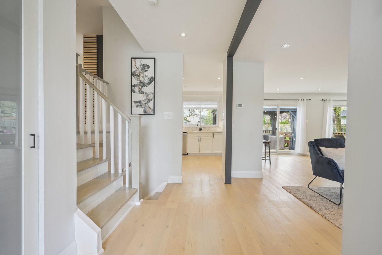 Completely Renovated Sidesplit on an Exclusive Cul-De Sac