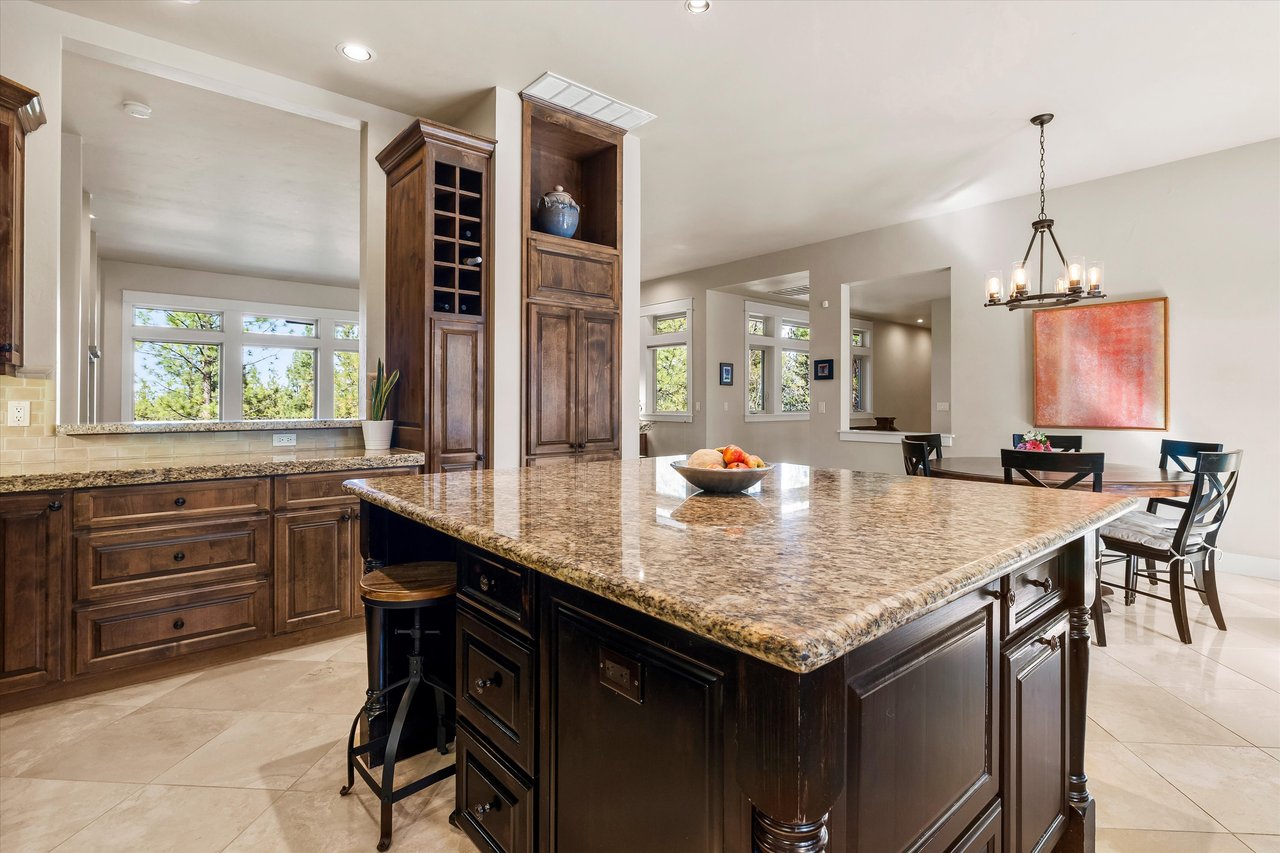 2589 NW Champion Circle