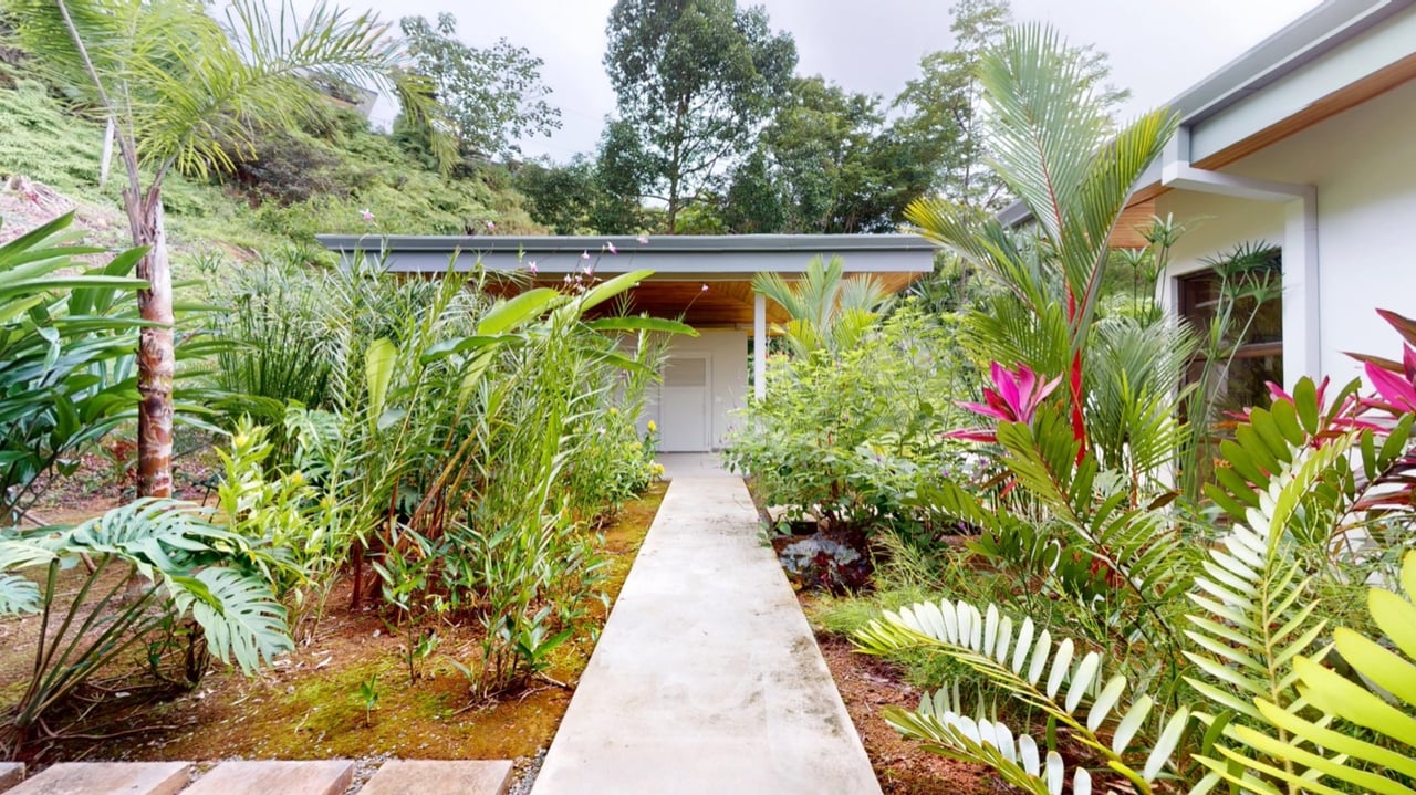 Tropical Turnkey Retreat in Gated Community