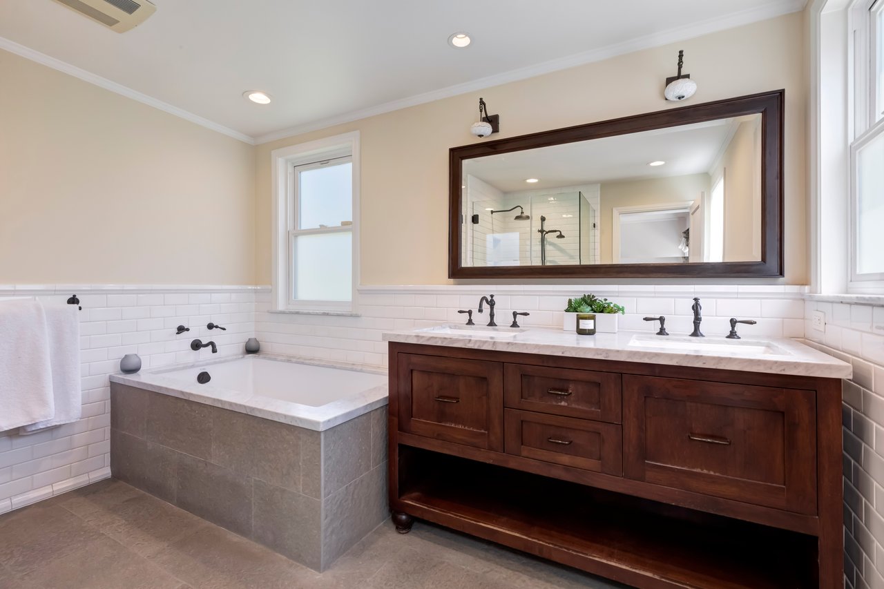 1024 Stearns Dr, Beverly Grove