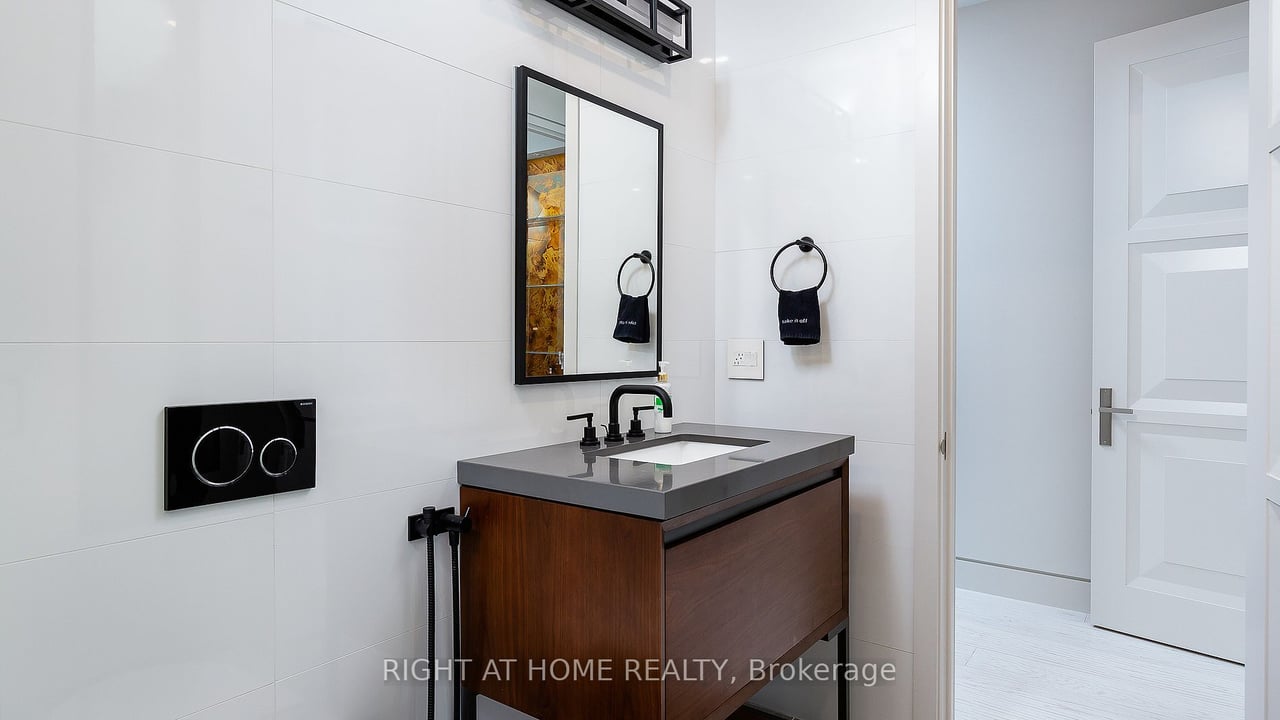 YORKVILLE FORESTY LUXURY