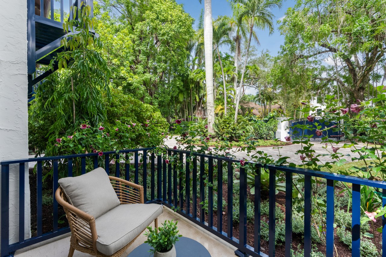 3700 Hibiscus Street "Casa Mamey"