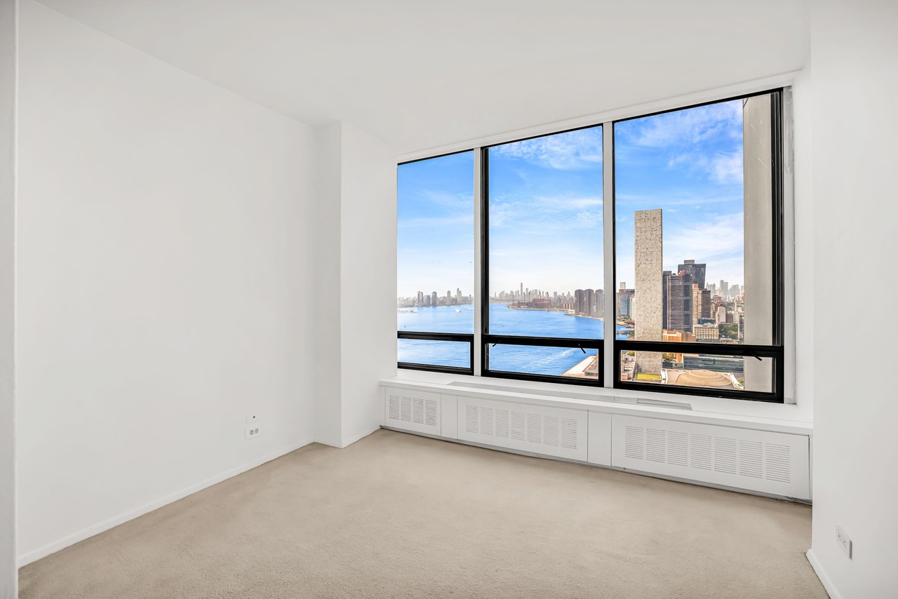 870 United Nations Plaza, 28A