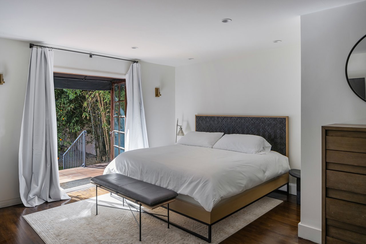 1930 Laurel Canyon Blvd, Hollywood Hills 