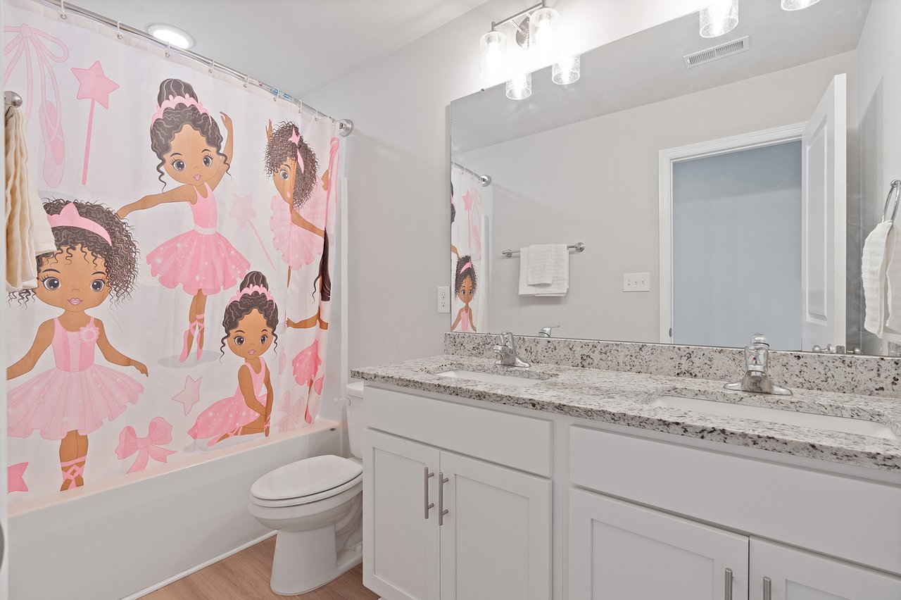 Modern Luxury Meets Spacious Comfort – 5BR/3BA Home