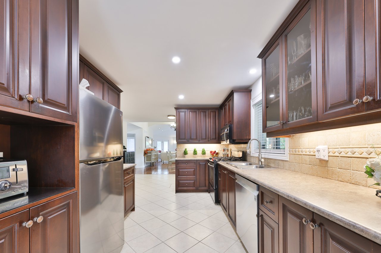 2304 Sovereign Street, Oakville