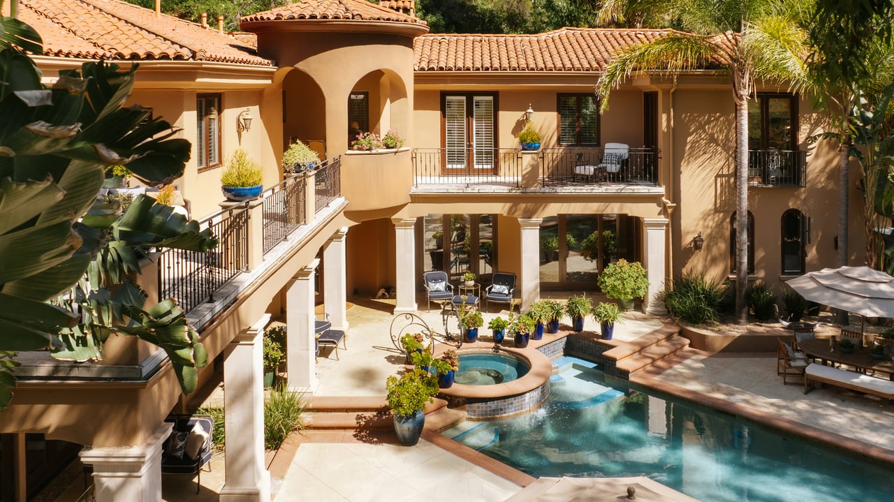 2700 Benedict Canyon Dr