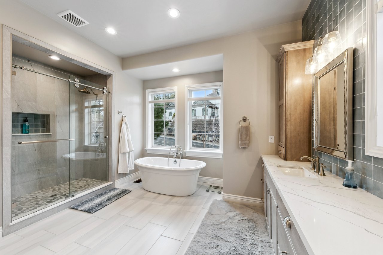  Luxury Home Just Listed in Montreux Golf and Country Club-Parc Foret