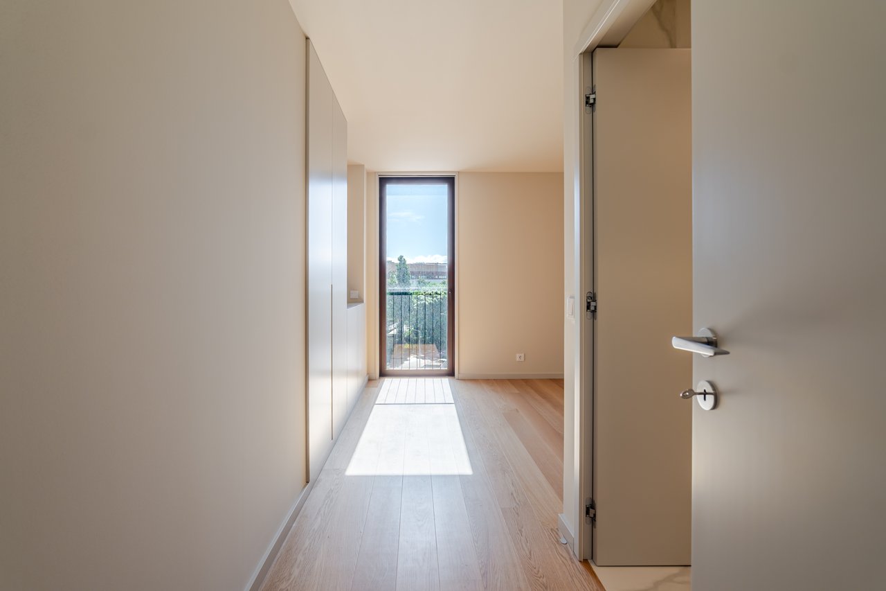 Luxury 4-Bedroom Apartment in Porto