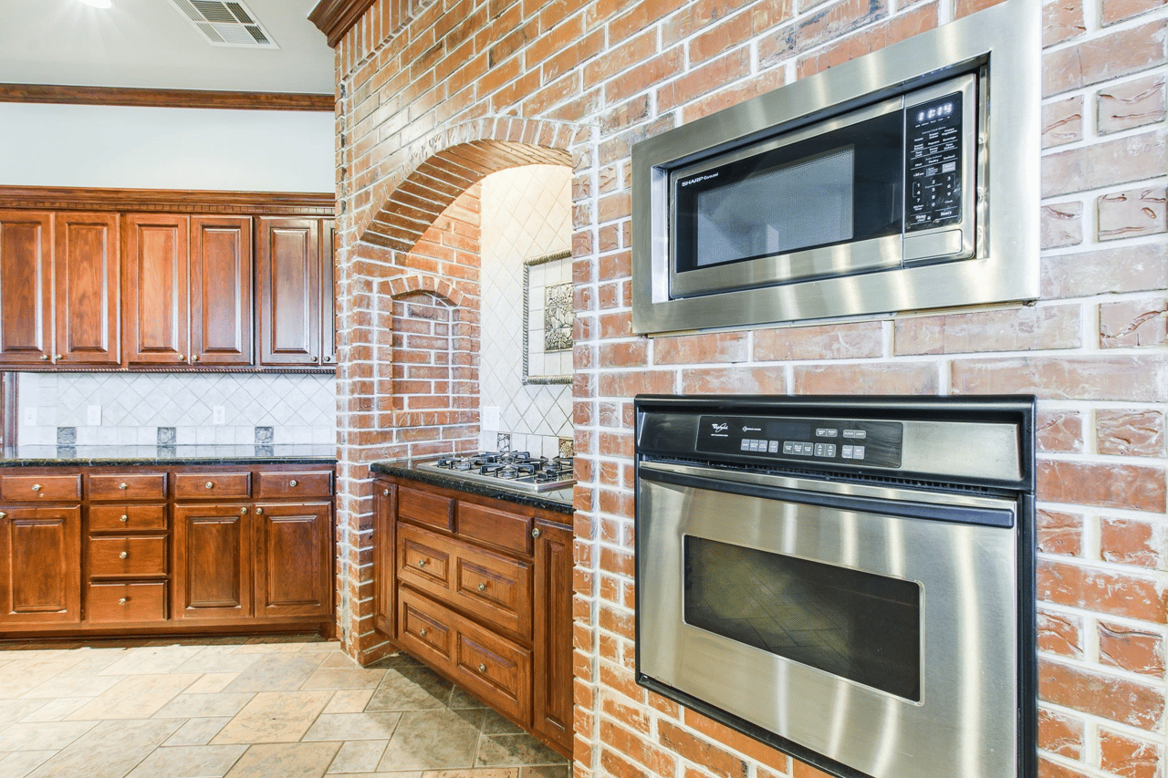 Just Listed: Spacious Fenwick Home with Two Offices