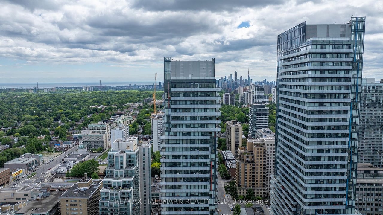 PRESTIGE LIVING AT YONGE & EGLINTON