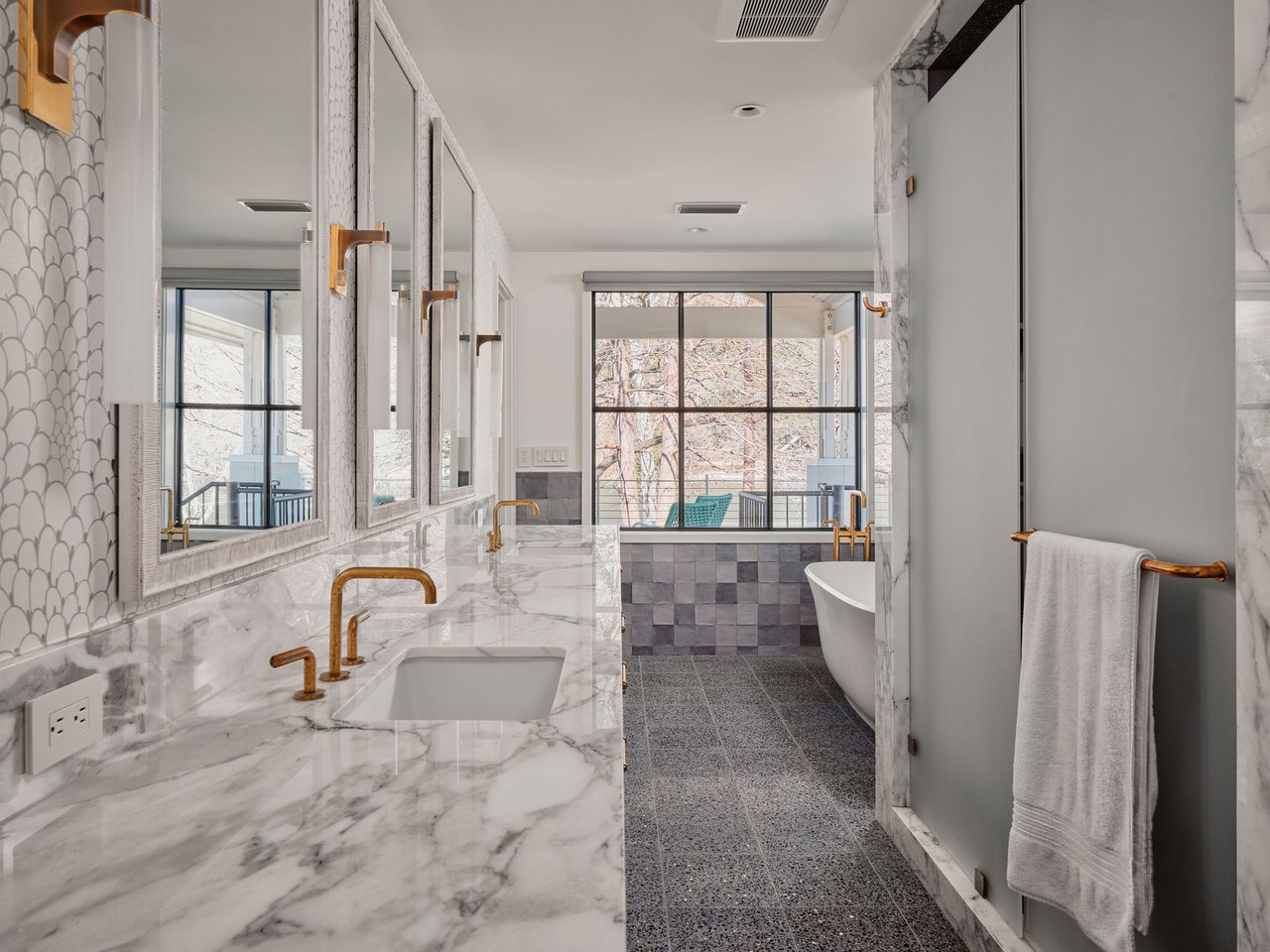 3016 Edgewater Drive